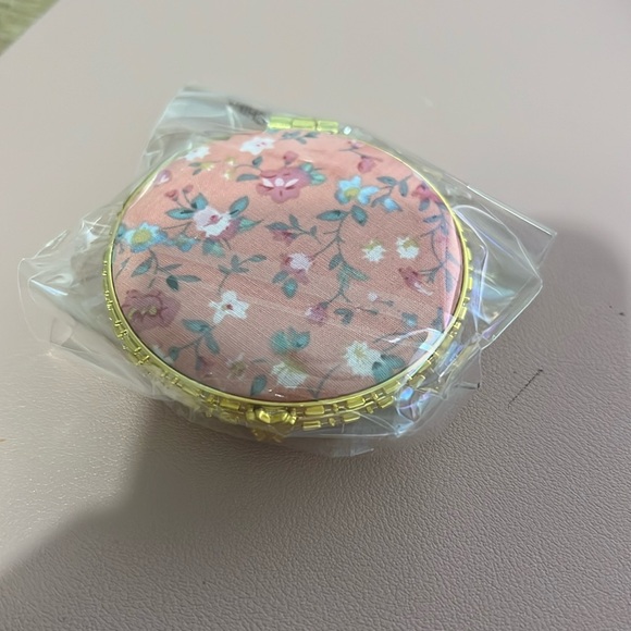 Other - NEW Floral pocket compact mirror, ROUND, pink